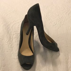 Enzo Angiolini Gray Suede Peep Toe Pumps 7.5